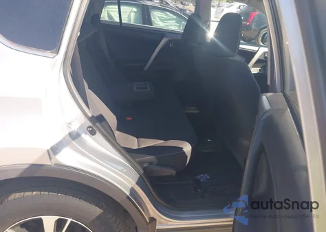 2017 Toyota Rav4 Xle z USA, uszkodzony, nr VIN 2T3RFREVXHW695447